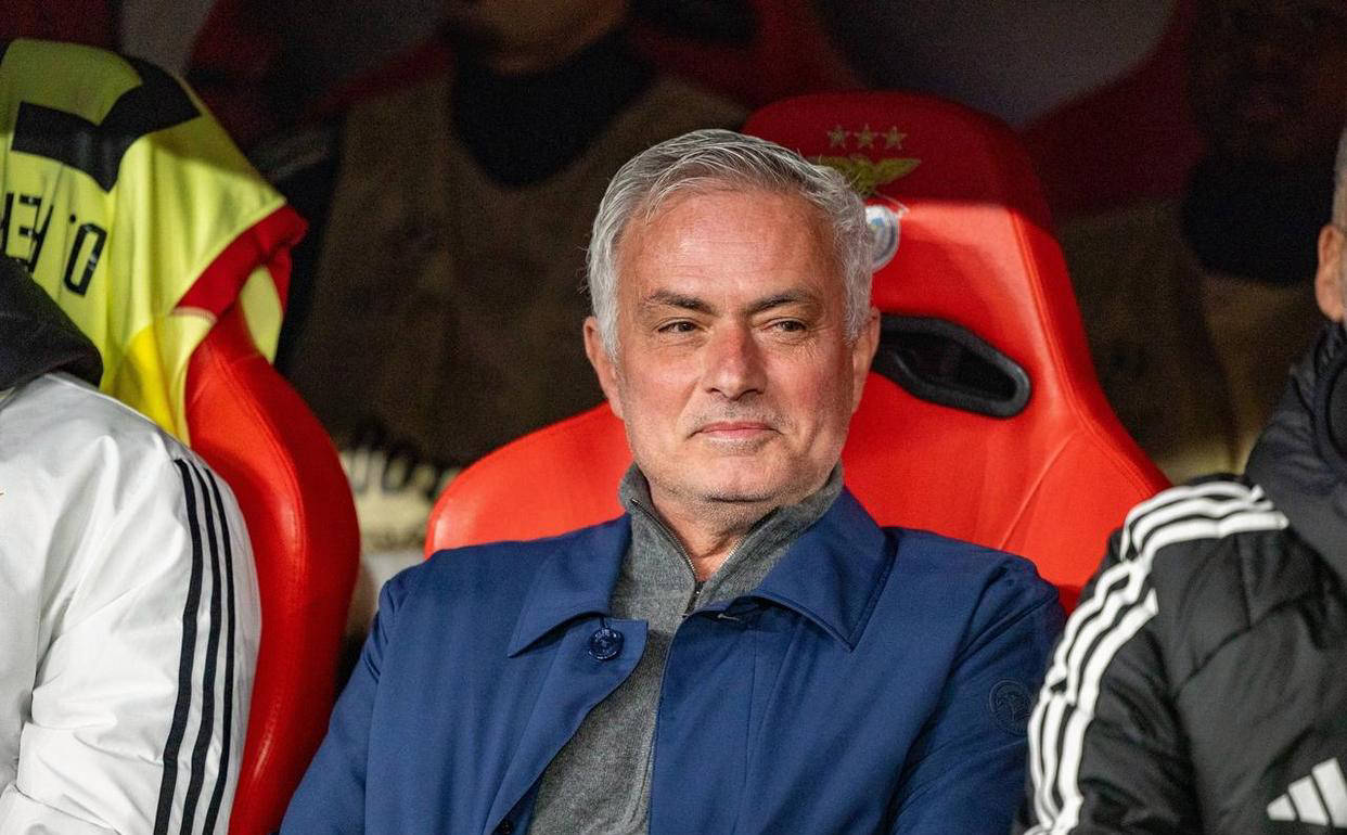 欧冠激战四场：3红15黄战火纷飞，尤文惨遭重挫，穆帅被驱逐出场